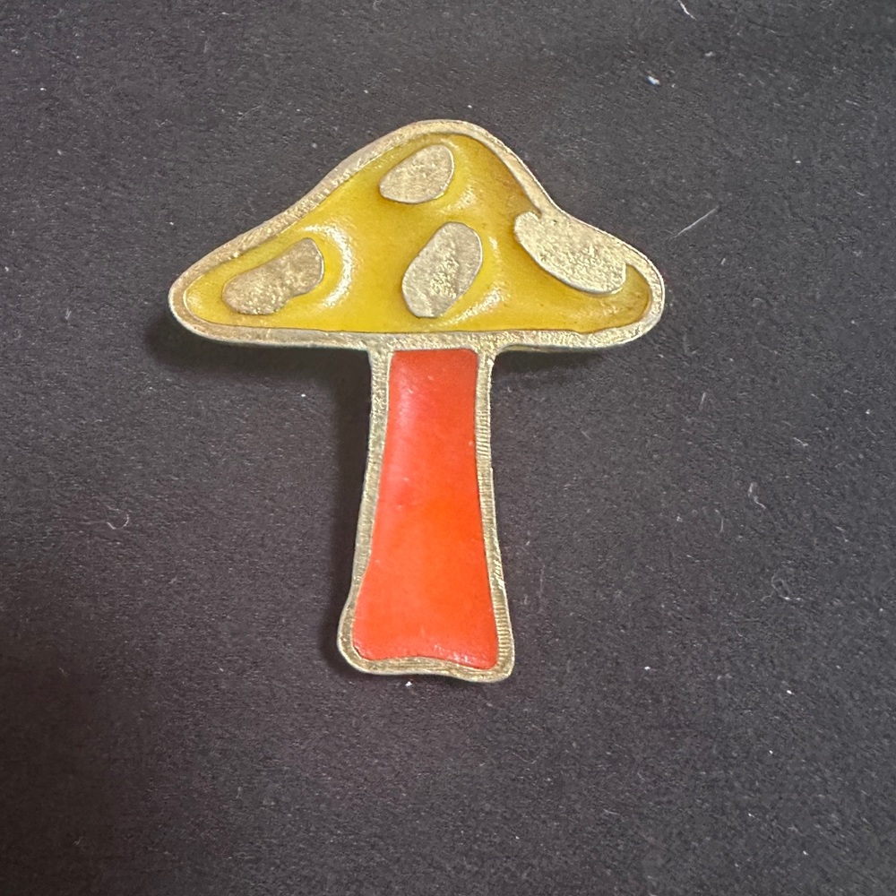 Mr WE mushroom brooch vintage 1960 collection